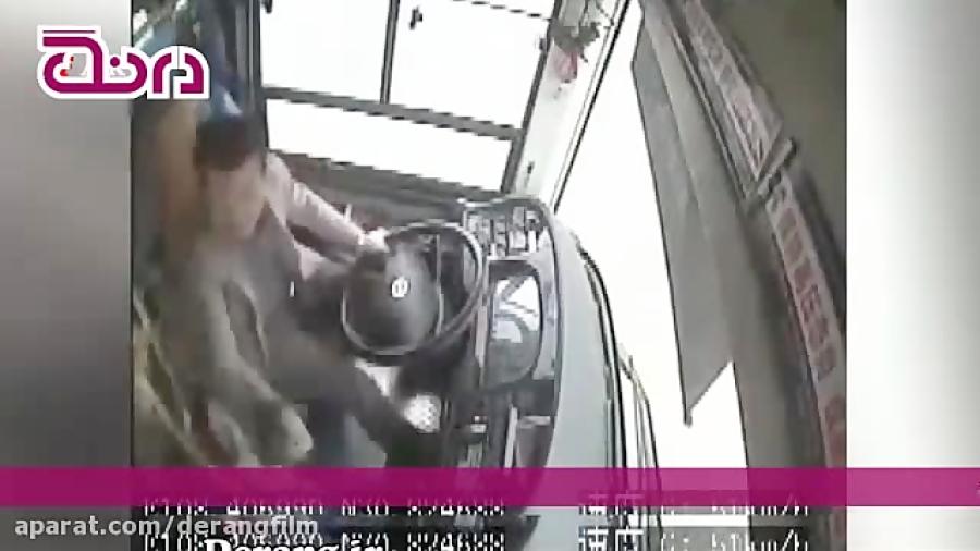 فیلم درگیری مرگ‌بار راننده اتوبوس و مسافر